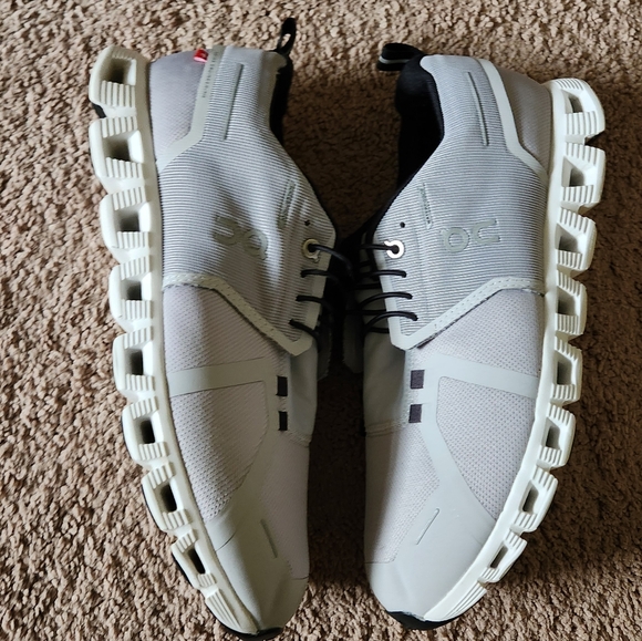 ON Running Cloud 5 Waterproof Shoes Glacier/White Womens 10.5 EUC - Picture 4 of 16